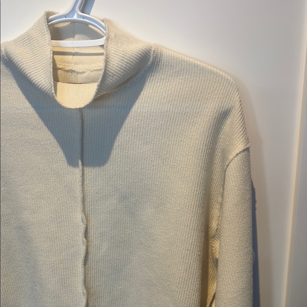 Urban Outfitters Cream Turtleneck Sweater size XS - Picture 7 of 7